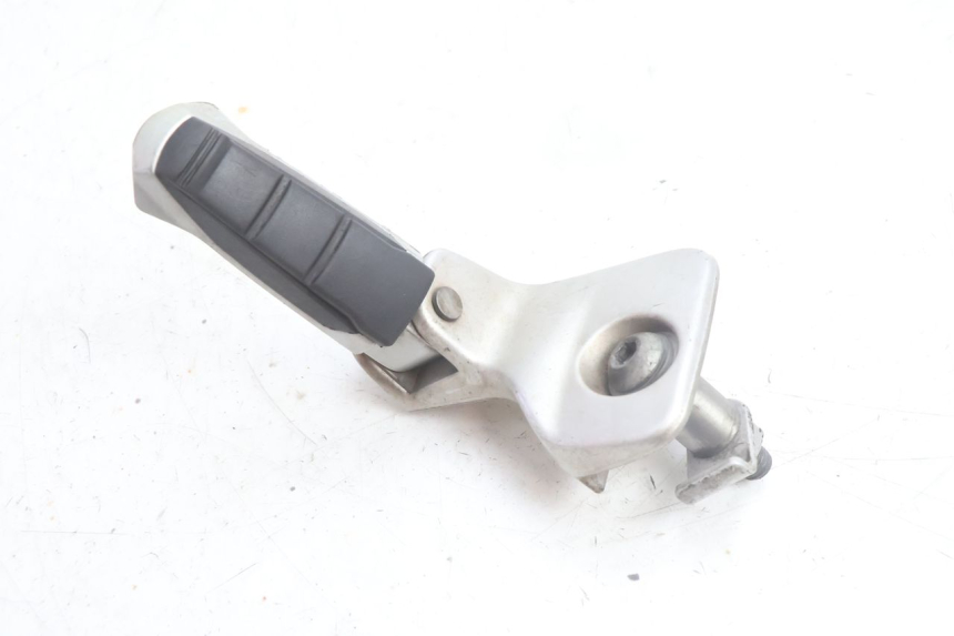 photo de REAR LEFT FOOTREST BMW C1 125 (2000 - 2003) - Component detail
