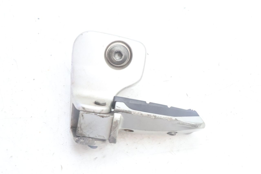 photo de REAR LEFT FOOTREST BMW C1 125 (2000 - 2003) - Zoom on usage condition