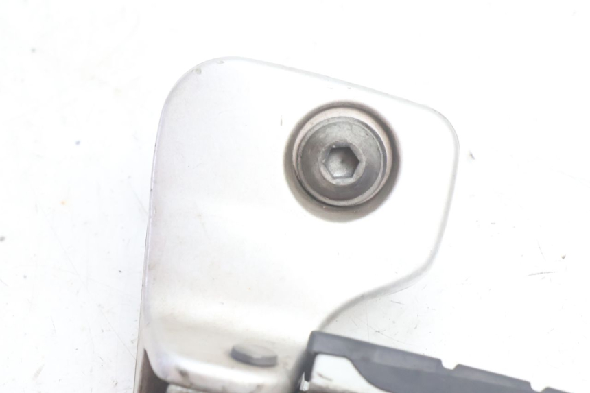 photo de REAR LEFT FOOTREST BMW C1 125 (2000 - 2003) - Alternative perspective