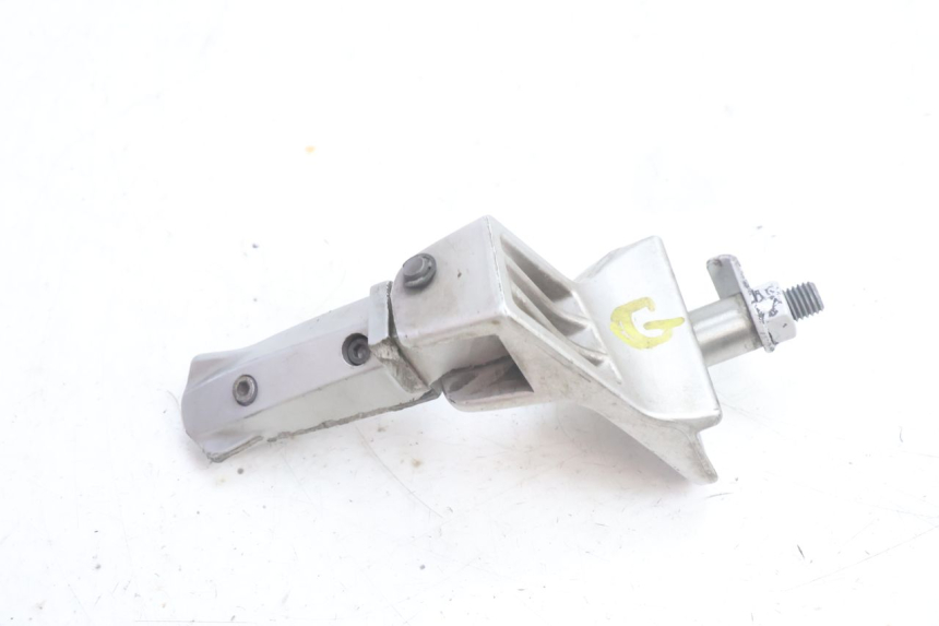 photo de REAR LEFT FOOTREST BMW C1 125 (2000 - 2003) - Checked used part