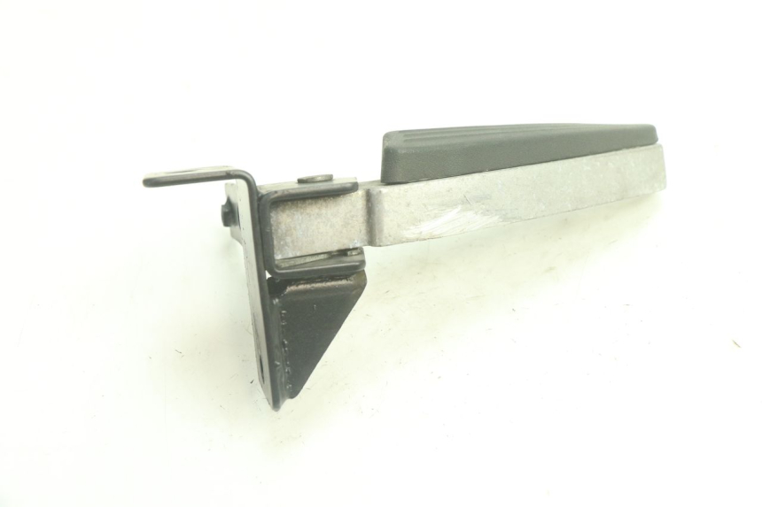 photo de REAR LEFT FOOTREST PEUGEOT CITYSTAR 2T 50 (2018 - 2021) - Zoom on usage condition
