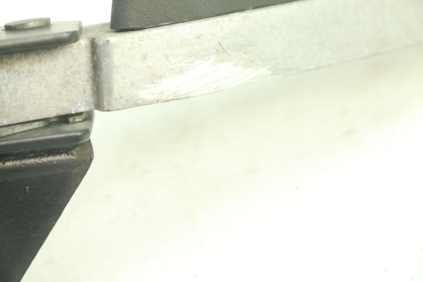 photo de REAR LEFT FOOTREST PEUGEOT CITYSTAR 2T 50 (2018 - 2021) - Alternative perspective