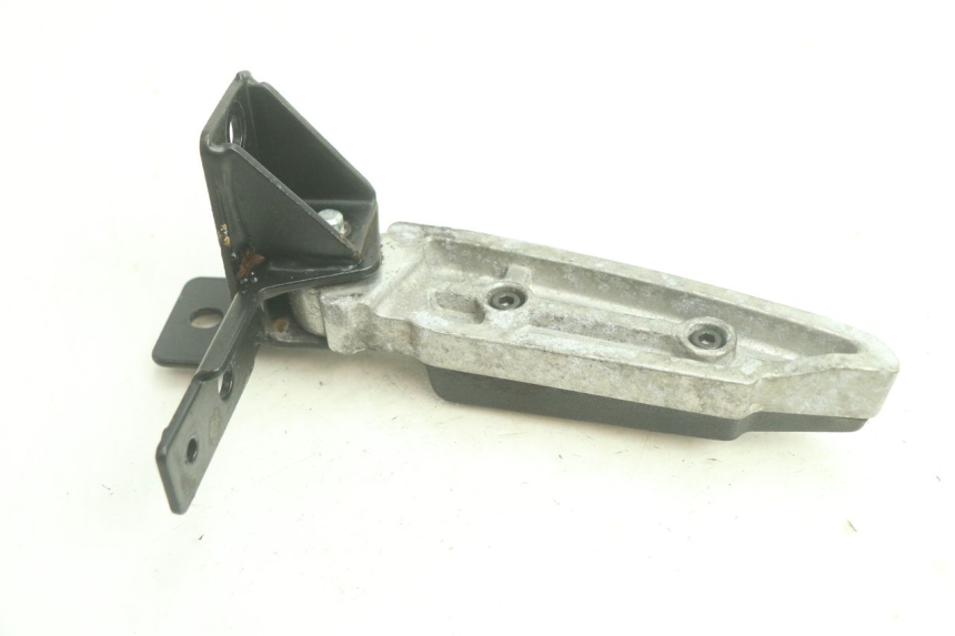 photo de REAR LEFT FOOTREST PEUGEOT CITYSTAR 2T 50 (2018 - 2021) - Technical close-up