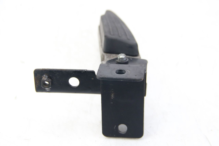 photo de LEFT REAR FOOTREST PEUGEOT CITYSTAR 125 (2011 - 2017) - Zoom on usage condition