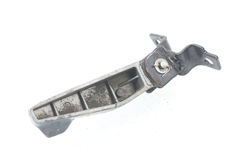 photo de REAR LEFT FOOTREST GENERIC CRACKER 50 (2005 - 2008) - Zoom on usage condition