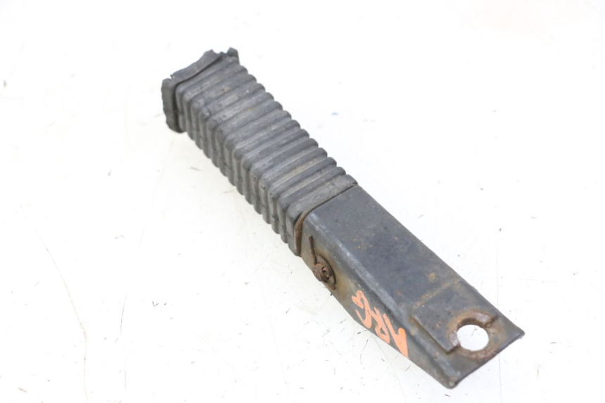 photo de REAR LEFT FOOTREST SKYTEAM DAX REPLICA 110 (2005 - 2015) - Zoom on usage condition