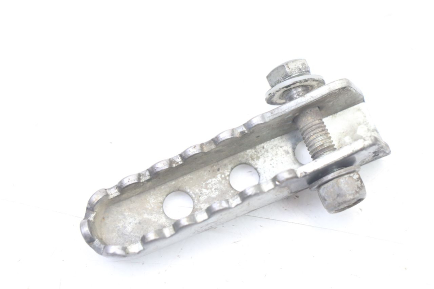 photo de REAR LEFT FOOTREST DERBI SENDA SM DRD X-TREME 50 (2011 - 2017) - Component detail