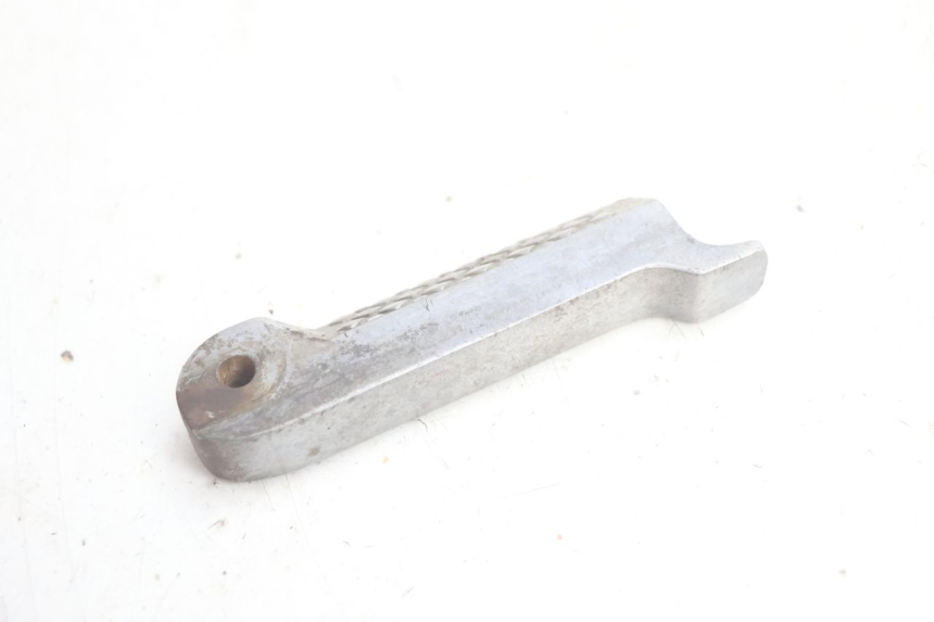photo de REAR LEFT FOOTREST CF MOTO E-CHARM 125 (2005 - 2008) - Zoom on usage condition