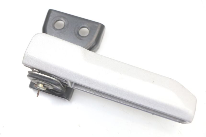 photo de REAR LEFT FOOTREST LONGJIA EASY MAX 125 (2020 - 2024) - Technical close-up