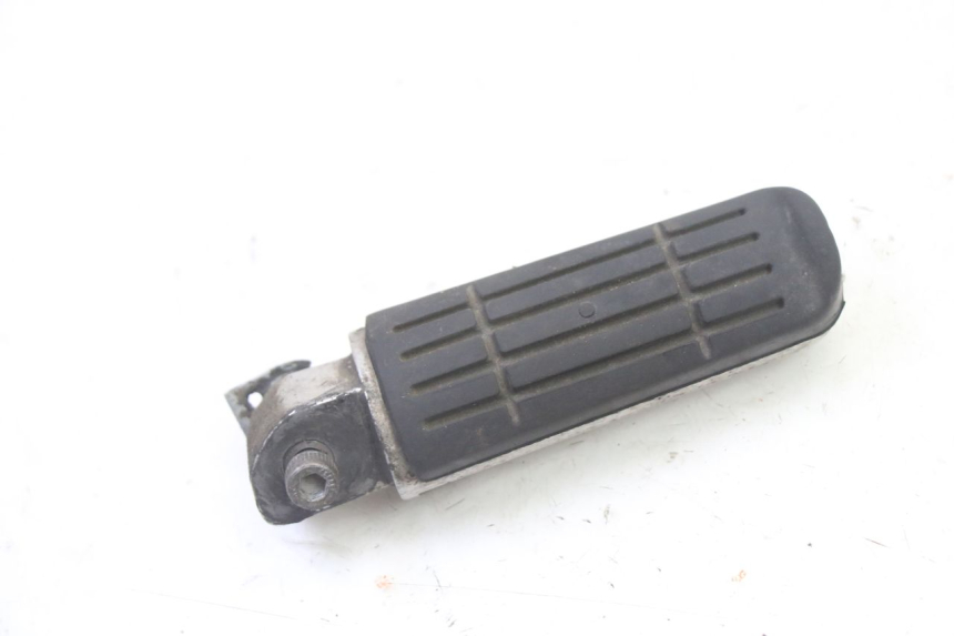photo de REAR LEFT FOOTREST YAMAHA FZ6 FAZER S2 600 (2007 - 2011) - Zoom on usage condition