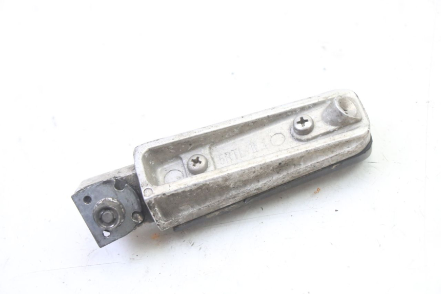 photo de REAR LEFT FOOTREST YAMAHA FZ6 FAZER S2 600 (2007 - 2011) - Technical close-up