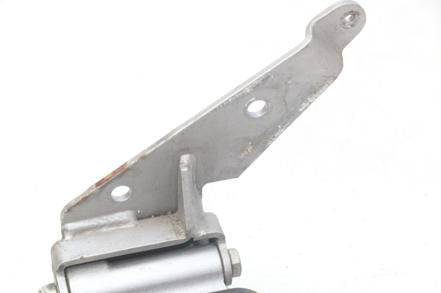 photo de LEFT REAR FOOTREST PEUGEOT GEOPOLIS 400 (2007 - 2013) - Zoom on usage condition