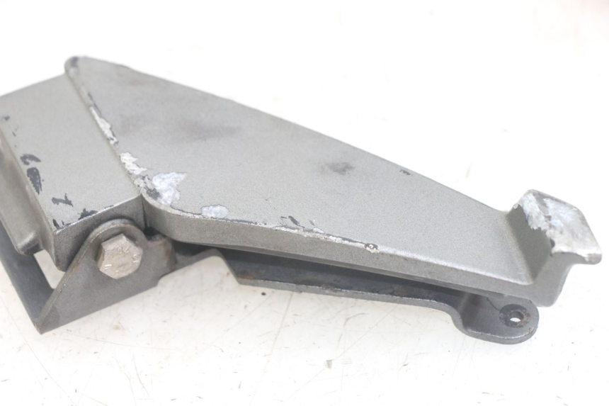 photo de REAR LEFT FOOTREST PEUGEOT GEOPOLIS RS 125 (2007 - 2009) - Component detail