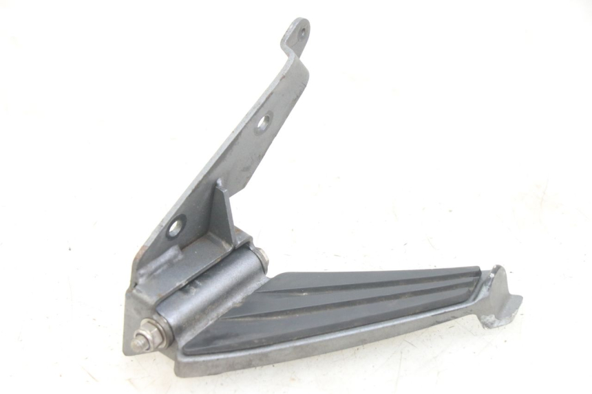 photo de REAR LEFT FOOTREST PEUGEOT GEOPOLIS RS 125 (2007 - 2009) - Technical close-up