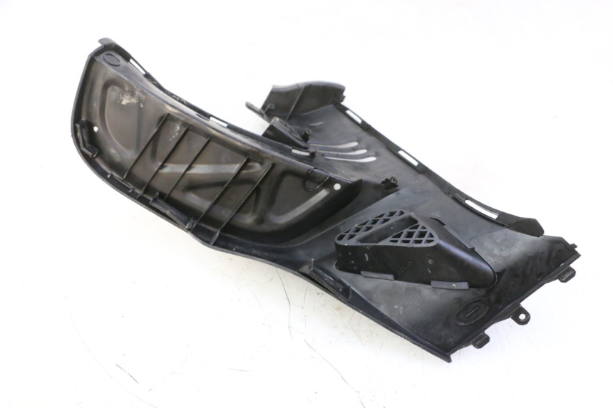 photo de REAR LEFT FOOTREST KYMCO GRAND DINK 125 (2008 - 2014) - Alternative perspective