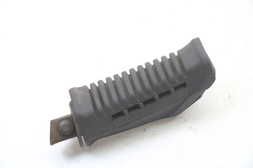 photo de REAR LEFT FOOTREST SUZUKI GS GSE 500 (2001 - 2003) - Zoom on usage condition