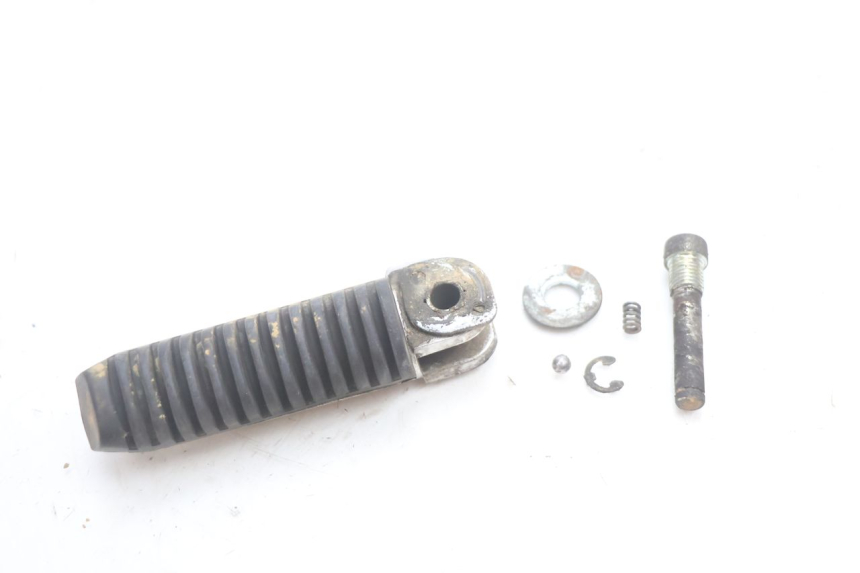 photo de REAR LEFT FOOTREST SUZUKI GSF N BANDIT 1200 (2001 - 2005) - Component detail