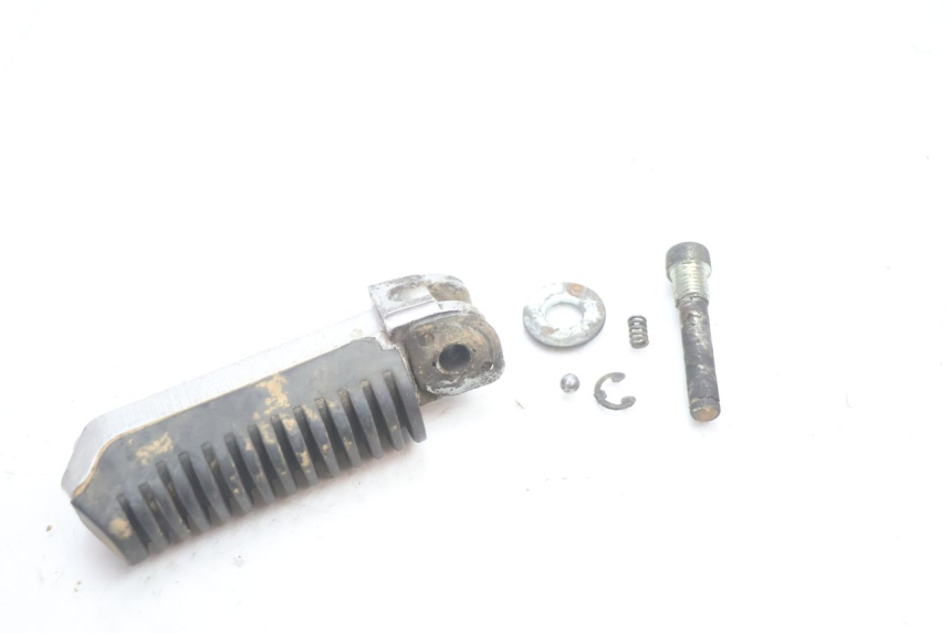 photo de REAR LEFT FOOTREST SUZUKI GSF N BANDIT 1200 (2001 - 2005) - Zoom on usage condition