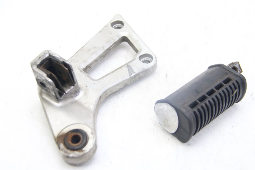 photo de LEFT REAR FOOTREST SUZUKI GSX-F GSX  F 1100 (1988 - 1994) - Component detail