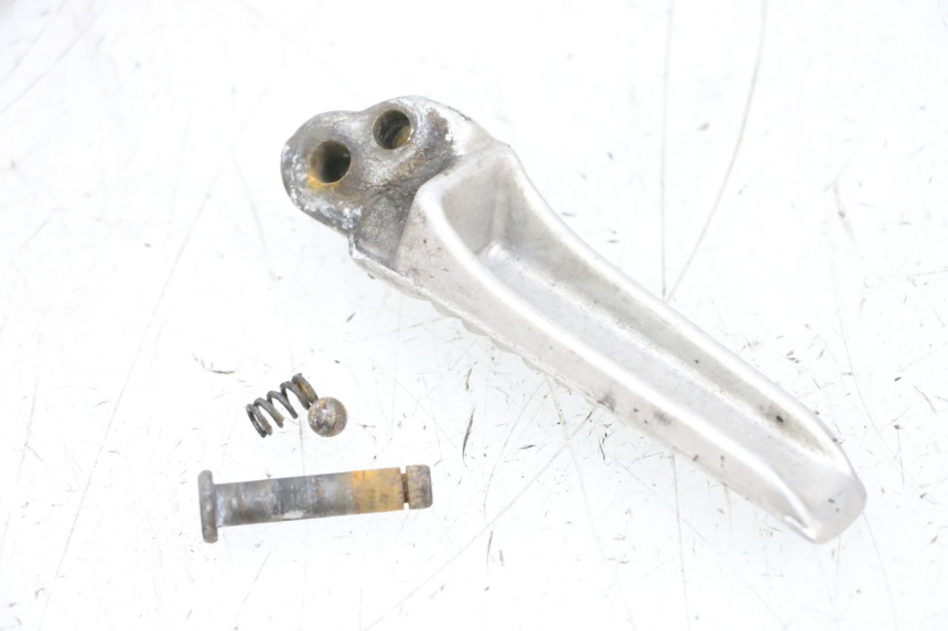 photo de REAR LEFT FOOTREST SUZUKI GSXR GSX-R 1000 (2003 - 2004) - Zoom on usage condition