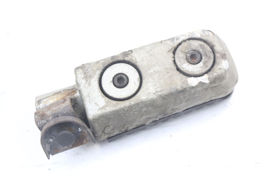 photo de REAR LEFT FOOTREST KAWASAKI GTR 1000 (1994 - 2004) - Technical close-up