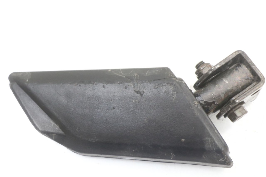 photo de LEFT REAR FOOTREST PEUGEOT KISBEE 4T 50 (2010 - 2017) - Zoom on usage condition