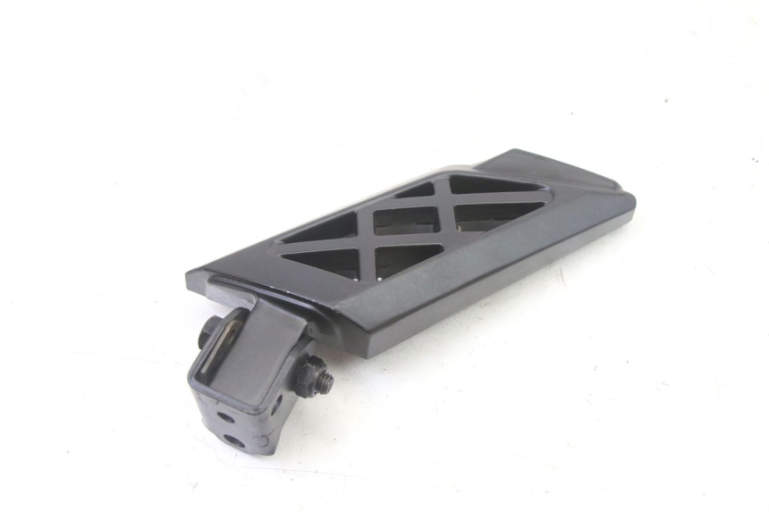 photo de LEFT REAR FOOTREST PEUGEOT KISBEE 4T 50 (2018 - 2022) - Technical close-up