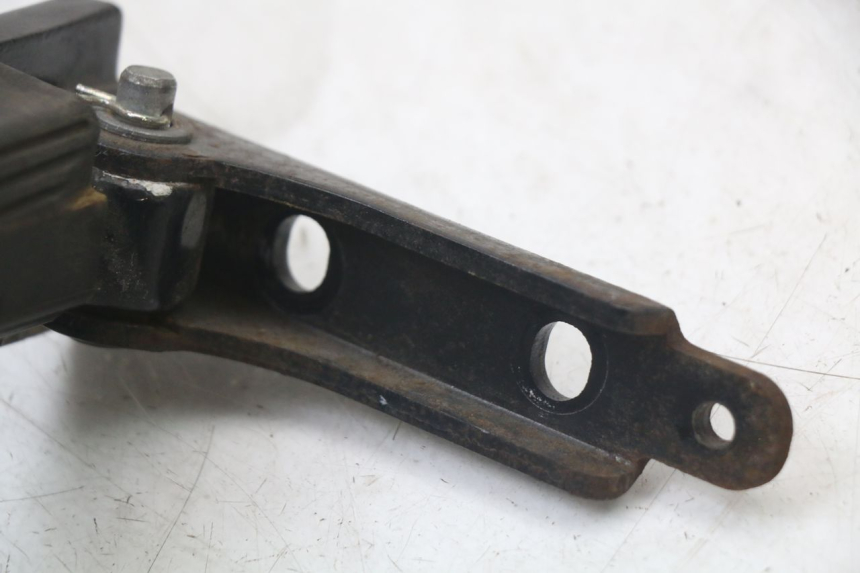 photo de REAR LEFT FOOTREST PIAGGIO MP3 HPE 350 (2018 - 2020) - Zoom on usage condition