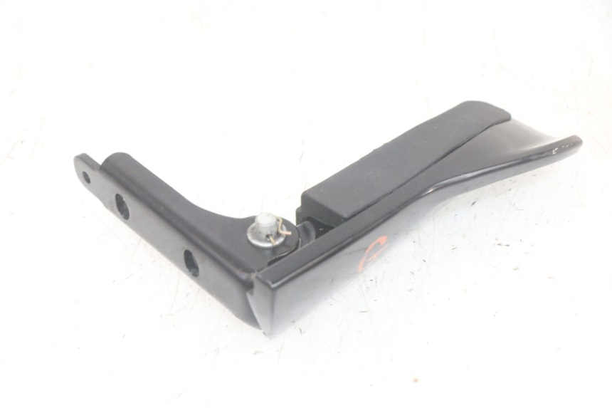 photo de REAR LEFT FOOTREST PIAGGIO MP3 HPE 300 (2019 - 2026) - Surface and material condition