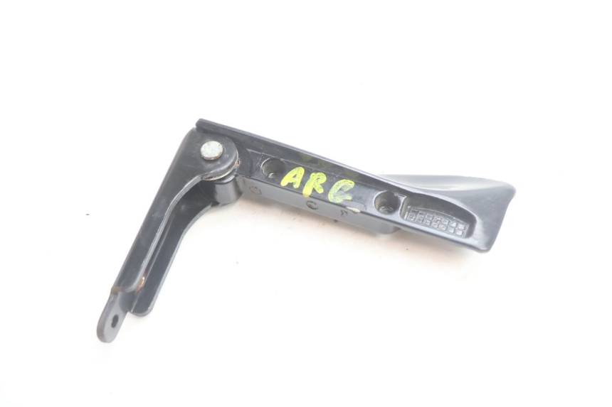 photo de REAR LEFT FOOTREST PIAGGIO MP3 HPE 530 (2022 - 2026) - Fixing points details