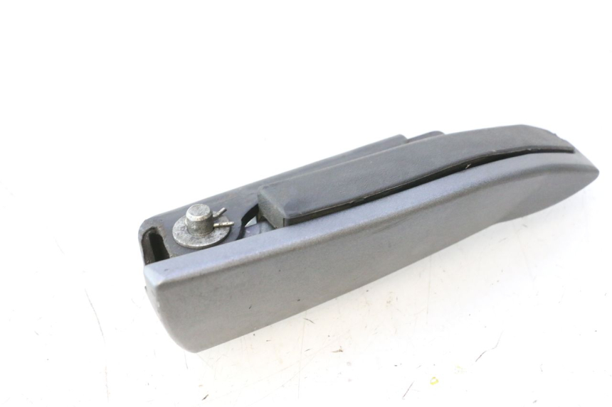 photo de REAR LEFT FOOTREST PIAGGIO MP3 500 (2016 - 2018) - Zoom on usage condition