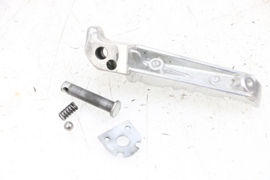 photo de REAR LEFT FOOTREST YAMAHA MT-07 MT07 ABS 700 (2018 - 2020) - Alternative perspective