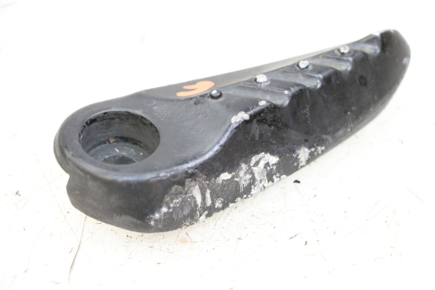 photo de REAR LEFT FOOTREST YAMAHA NEO'S NEOS 2T 50 (2007 - 2017) - Zoom on usage condition