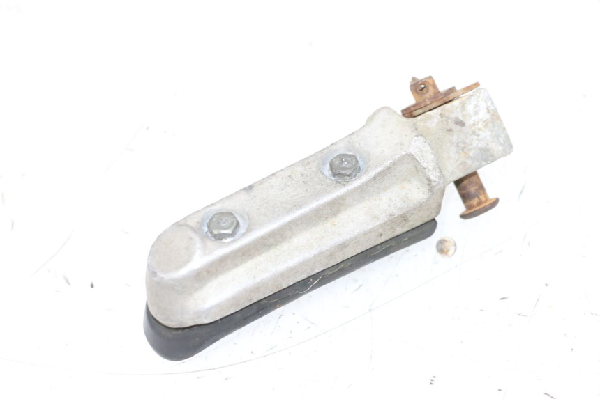 photo de REAR LEFT FOOTREST HONDA NSR R 125 (1994 - 2003) - Zoom on usage condition