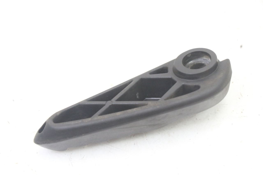 photo de REAR LEFT FOOTREST MBK OVETTO 4T 50 (2008 - 2016) - Zoom on usage condition