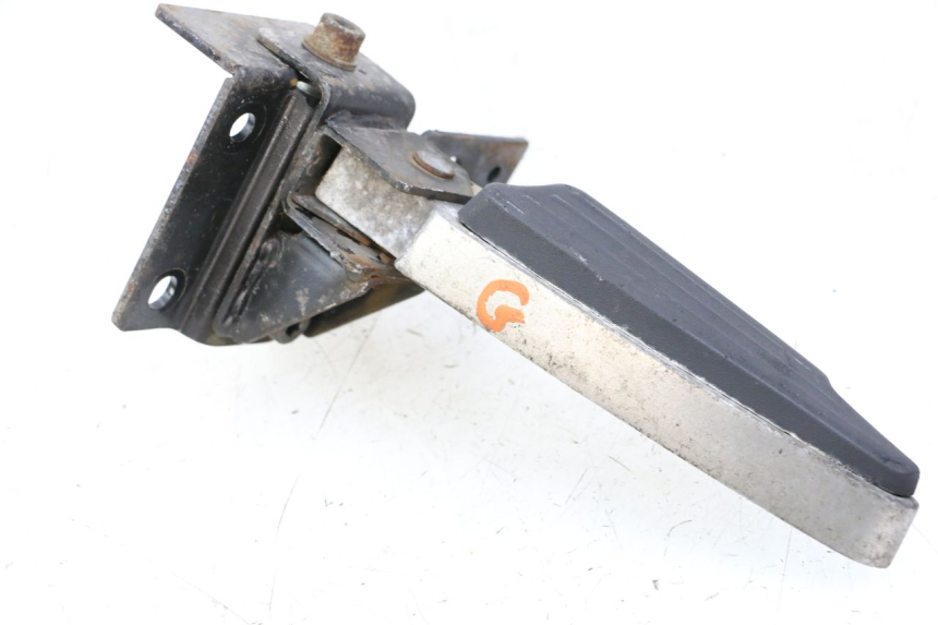 photo de REAR LEFT FOOTREST PEUGEOT SATELIS 125 (2013 - 2018) - Technical close-up