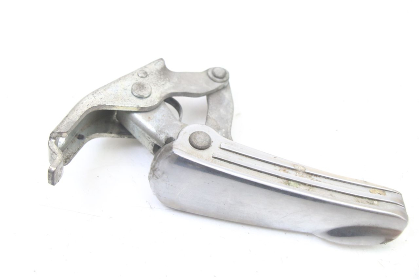 photo de REAR LEFT FOOTREST PIAGGIO VESPA GRANTURISMO 125 (2003 - 2007) - Component detail