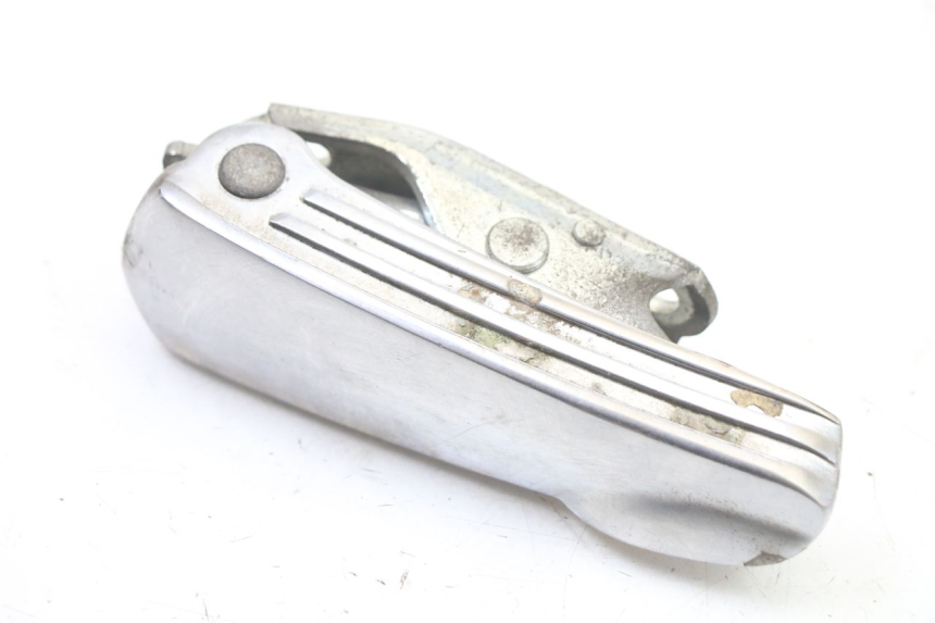 photo de REAR LEFT FOOTREST PIAGGIO VESPA GRANTURISMO 125 (2003 - 2007) - Fixing points details