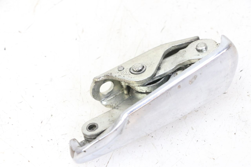 photo de REAR LEFT FOOTREST PIAGGIO VESPA GRANTURISMO 200 (2004 - 2005) - Technical close-up