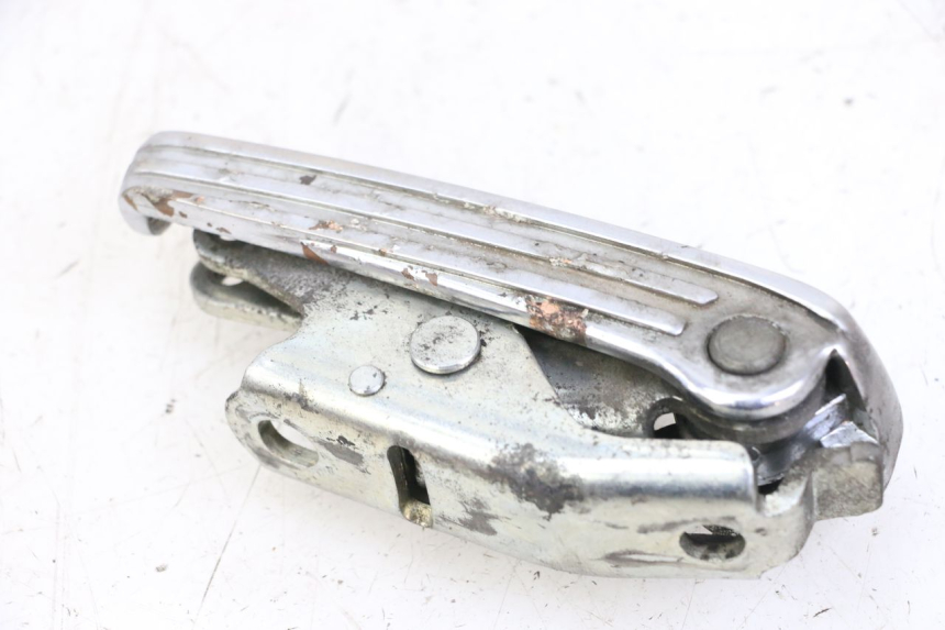 photo de REAR LEFT FOOTREST PIAGGIO VESPA GRANTURISMO 200 (2004 - 2005) - Fixing points details