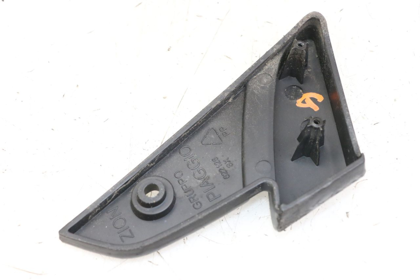 photo de REAR LEFT FOOTREST PIAGGIO VESPA LX IE 125 (2010 - 2012) - Alternative perspective