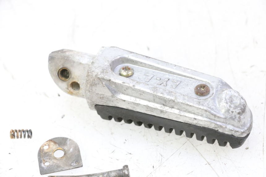 photo de REAR LEFT FOOTREST MAG POWER R-STREET 50 (2016 - 2025) - Component detail