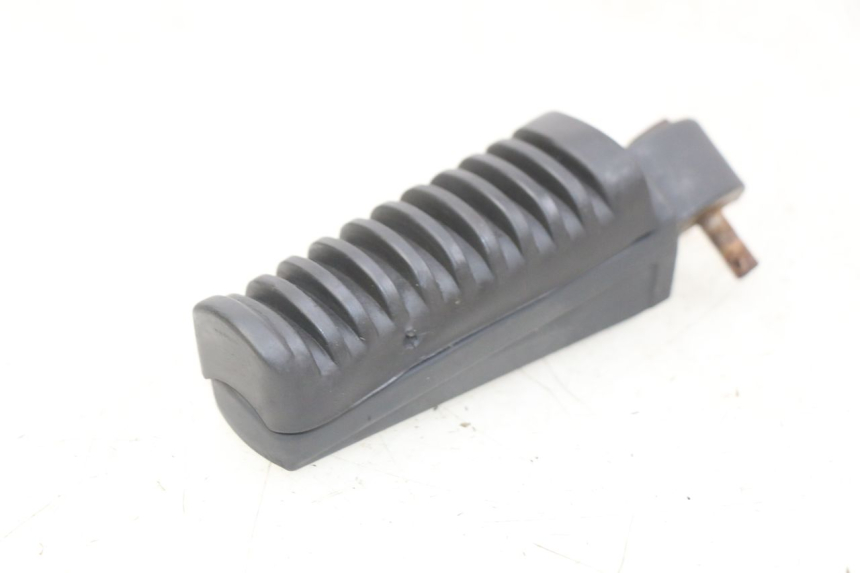 photo de LEFT REAR FOOTREST YAMASAKI RAPTOR 50 (2013 - 2018) - Alternative perspective