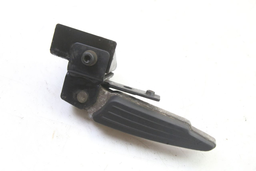 photo de REAR LEFT FOOTREST PEUGEOT SATELIS 125 (2013 - 2018) - Zoom on usage condition