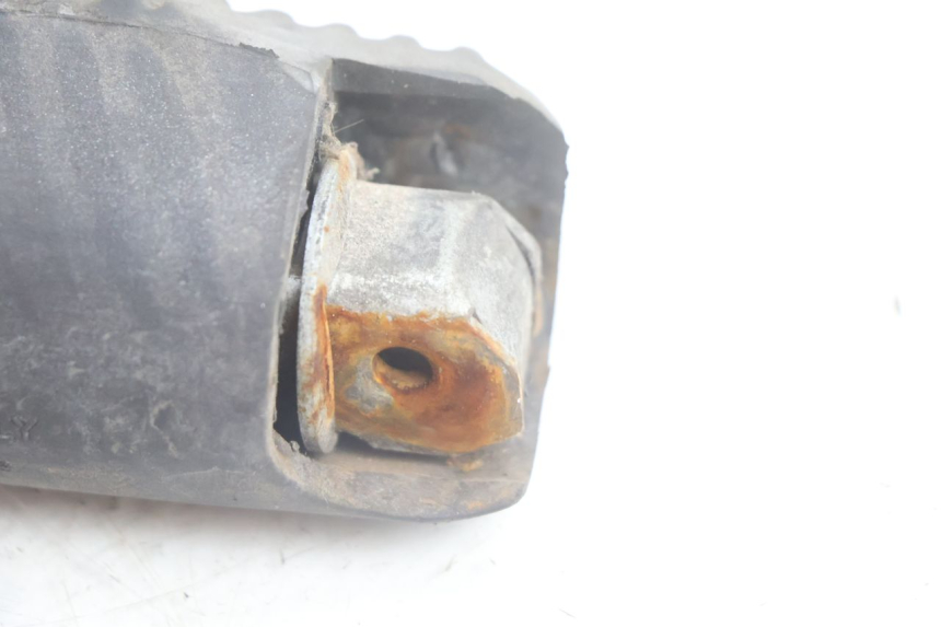 photo de REAR LEFT FOOTREST APRILIA SCARABEO GT 125 (1999 - 2007) - Alternative perspective