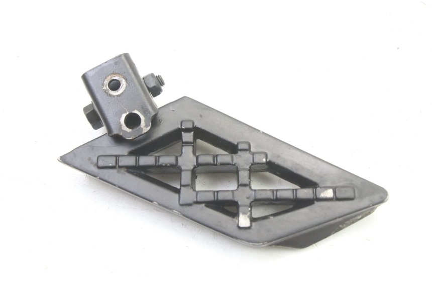 photo de REAR LEFT FOOTREST PEUGEOT STREETZONE I 2T 50 (2018 - 2020) - Zoom on usage condition