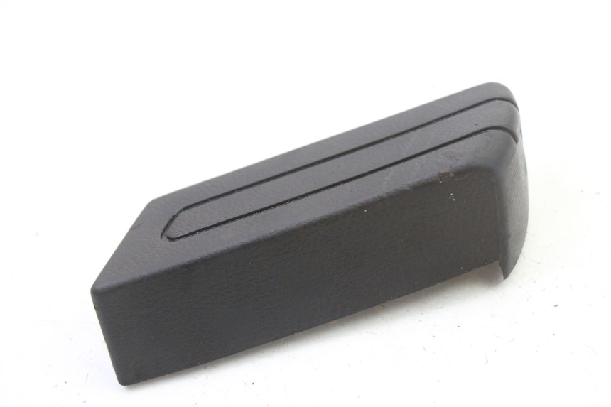 photo de REAR LEFT FOOTREST PIAGGIO SUPER LX 125 (2000 - 2003) - Zoom on usage condition