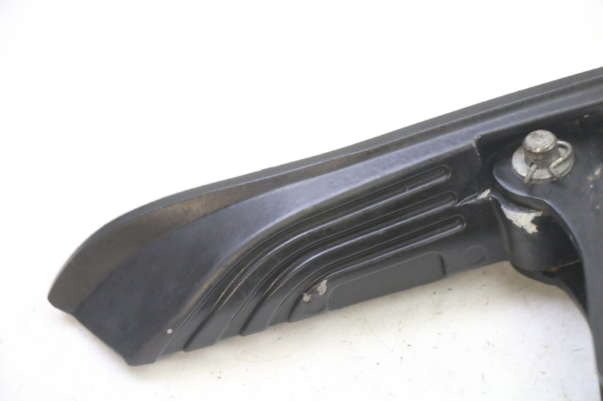 photo de REAR LEFT FOOTREST APRILIA SXR 50 (2021 - 2023) - Component detail