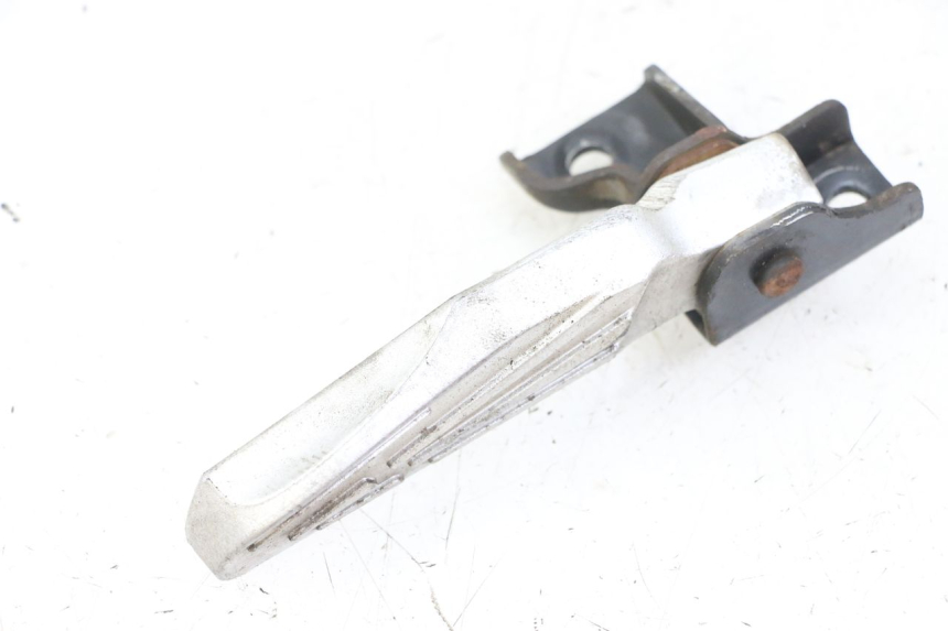 photo de REAR LEFT FOOTREST PEUGEOT TWEET PRO CARGO 50 (2018 - 2022) - Zoom on usage condition