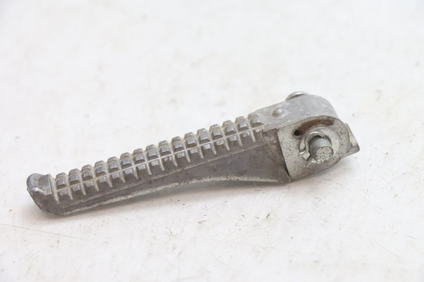 photo de REAR LEFT FOOTREST PIAGGIO TYPHOON 50 (2000 - 2009) - Component detail